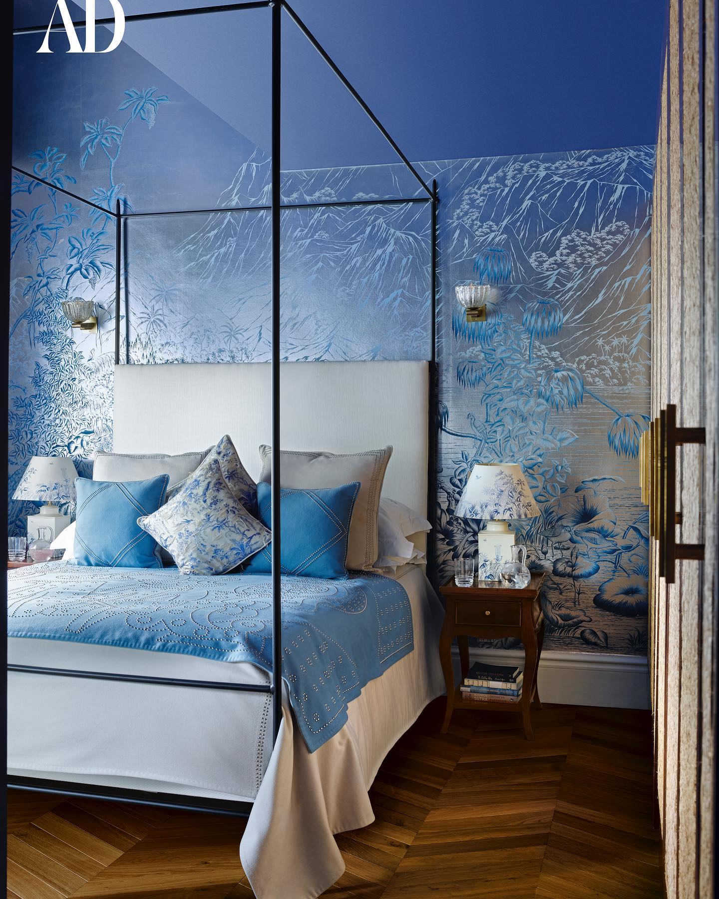 Maison Louis XVI Upholstered Canopy Bed