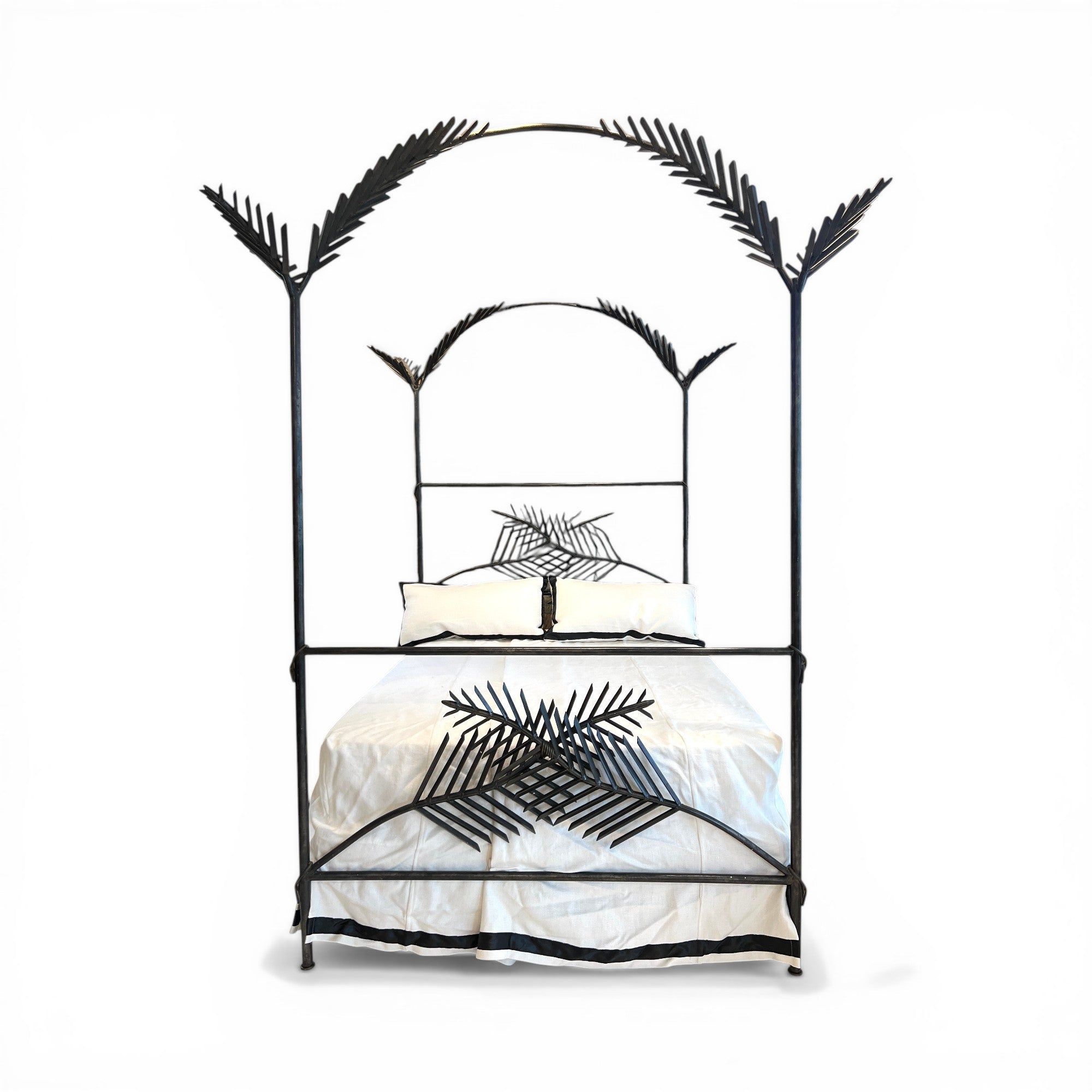 Mario Villa Palm Bed - Queen