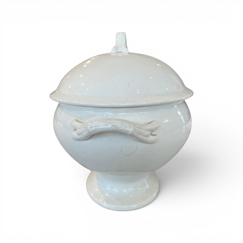 Tara Shaw 19th century European white ironstone tureen with lid, featuring a classic pedestal base and side handles.