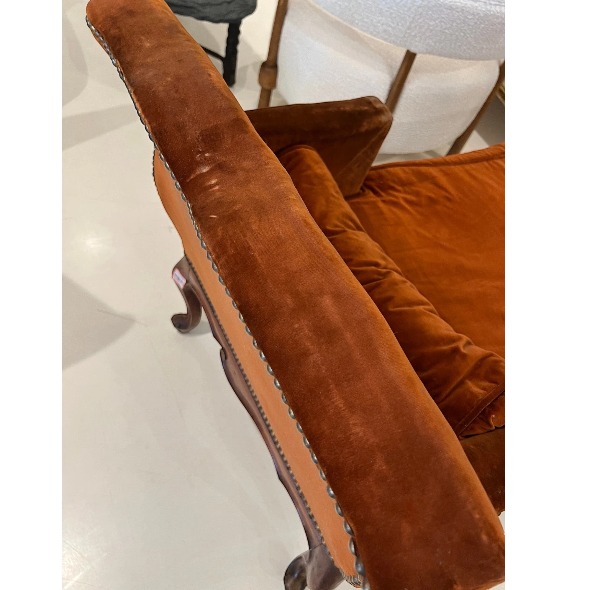 Tara Shaw 18th-century Venetian walnut chaise with worn rust-colored velvet upholstery and decorative nailhead trim.